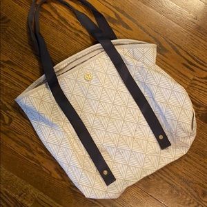 Lululemon tote